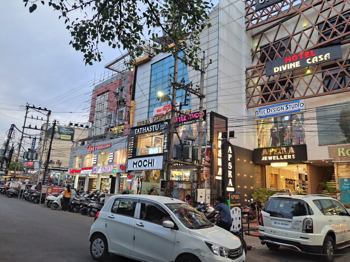 New Market Bhopal: A Shopper's Guide to Sale and Discounts