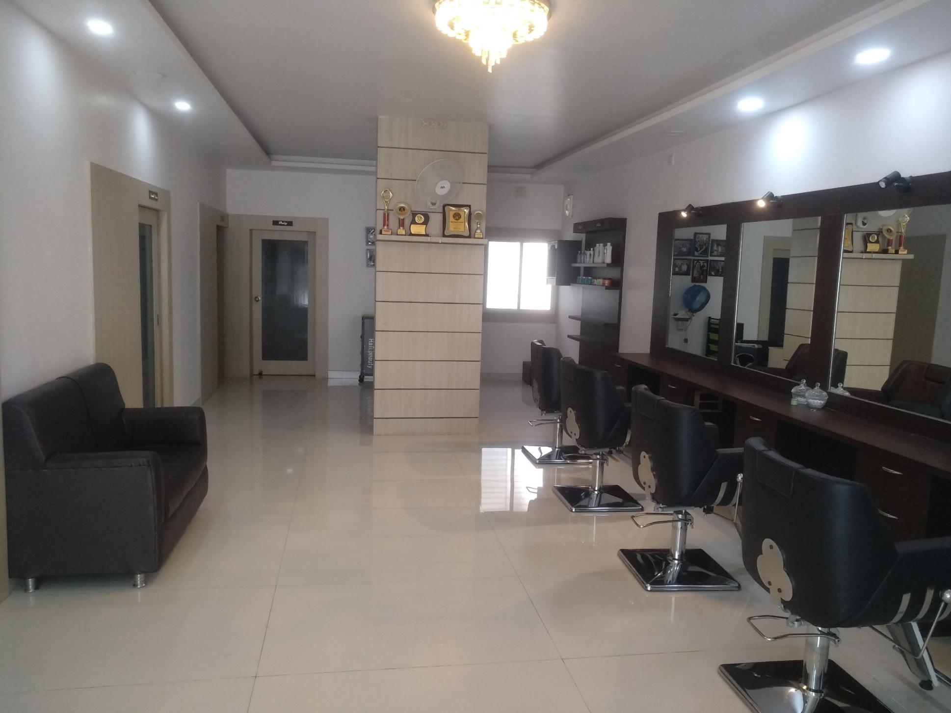 Salons/ Spas; Exp: More than 5 year