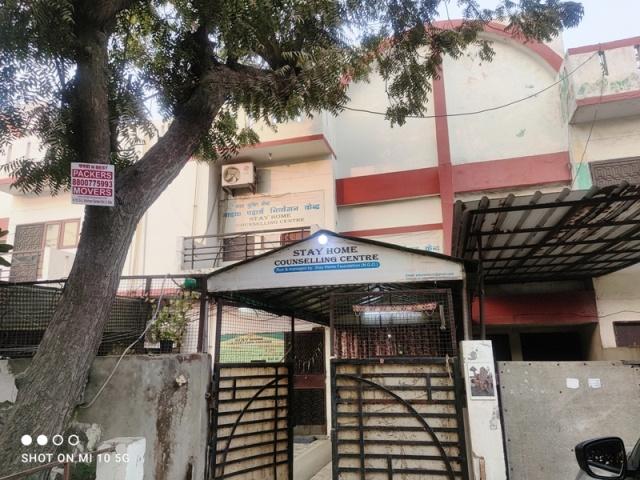 Other health care/ medical services; Exp: More than 15 year