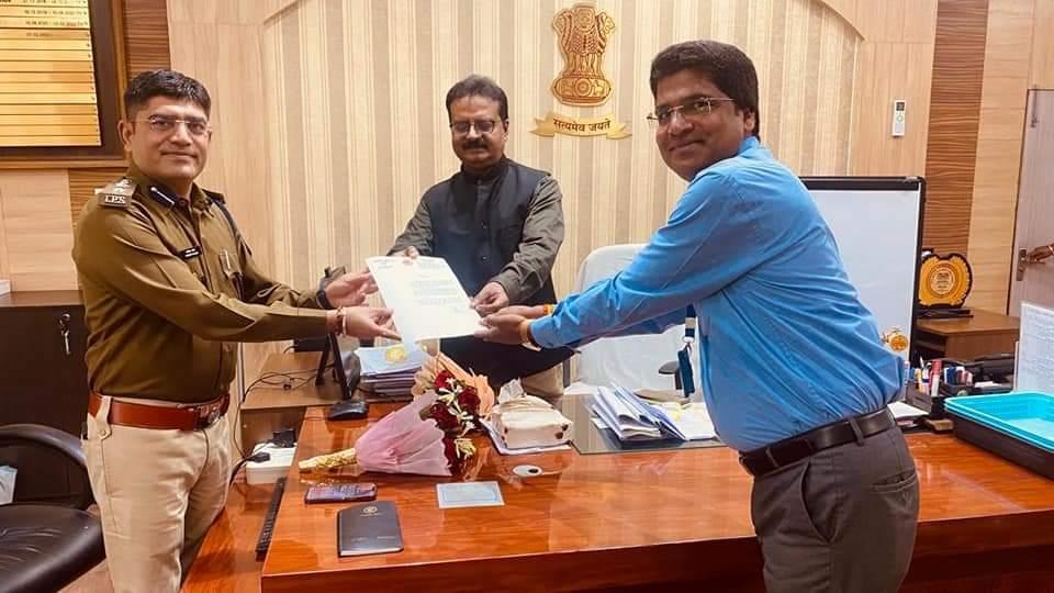     कुछ दिनों पूर्व एमपीकान लिमिटेड भोपाल के वरिष्ठ सलाहकार एवं सदस्य रेल सलाहकार समिति पश्चिम म...