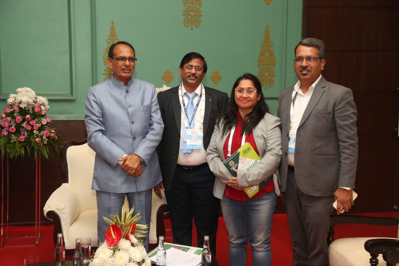 Chief Minister Shivraj Singh Chauhan in a meet with CEO Pradeep Namdeo
