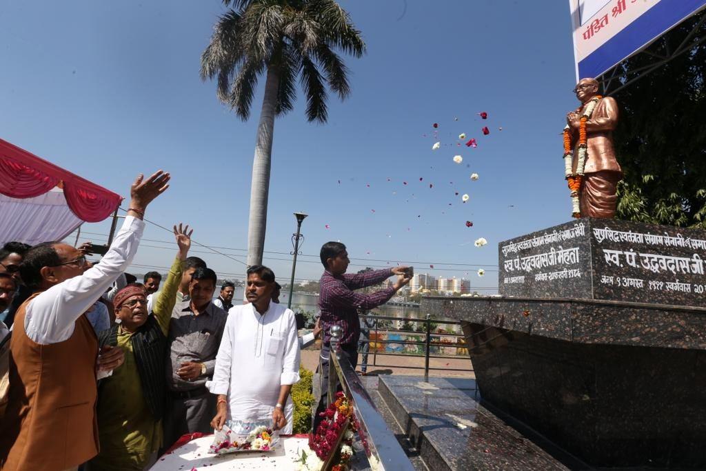 Tributes paid at the feet of Lt. Pt. Uddhavdas Mehta on his death anniversary 
