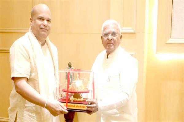 Indian High Commissioner to Sri Lanka Shri Moragoda pays a courtesy call on Gov.