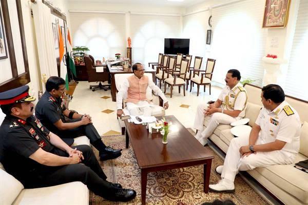 Chief Minister Shri Chouhan called on by Army officers