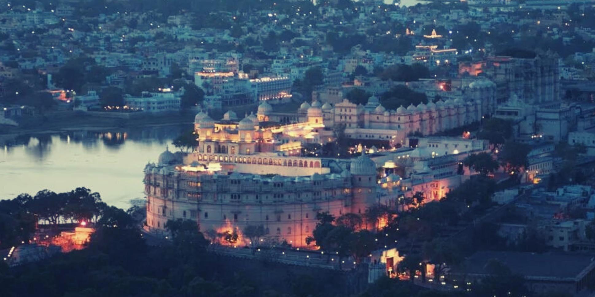 Visit Jaipur with hiring a Tempo traveller 