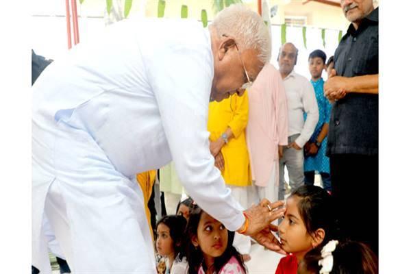 Governor Shri Patel offered prayers in the temple of Raj Bhavan on Ram Navami
