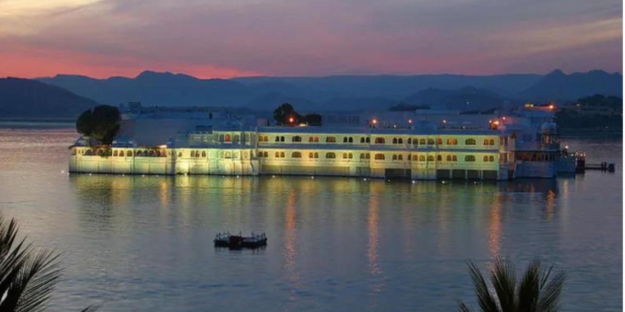 Explore the city with taking a private cab