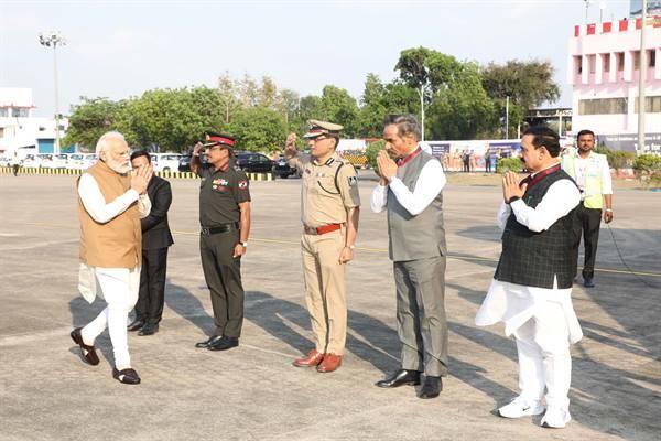 Farewell given to Prime Minister Modi at Bhopal airport