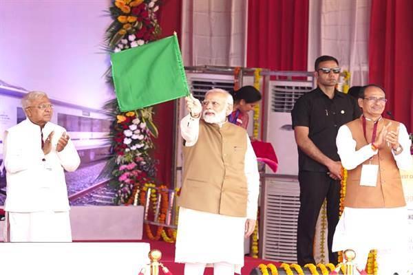 Madhya Pradesh is continuously writing the story of development: PM Modi