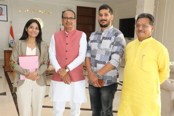 CM Shri Chouhan was called on by Textile designers