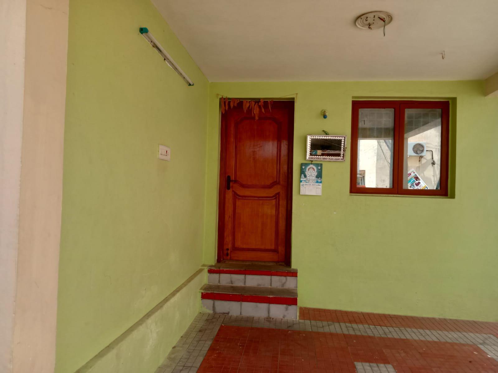 Seprate compount house rent poyampalyam ganga nagar 