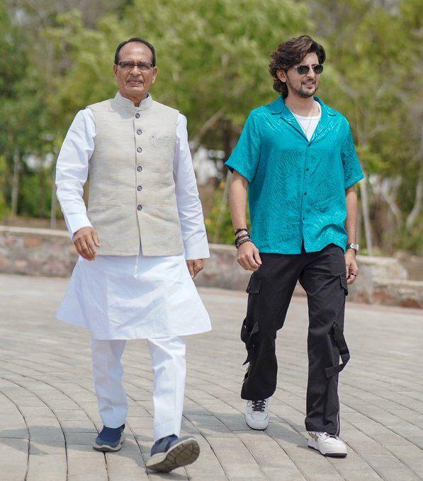 CM Shivraj Singh met young singer and musician Darshan Raval