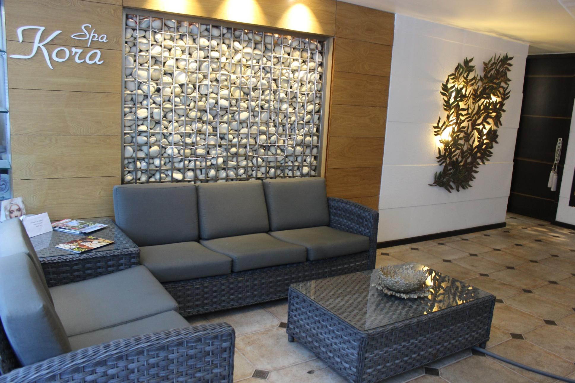 Workouts/ Yoga, Salons/ Spas; Exp: More than 15 year