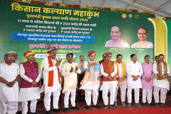 The farmer not only provides food but also is the creator of Indias destiny 