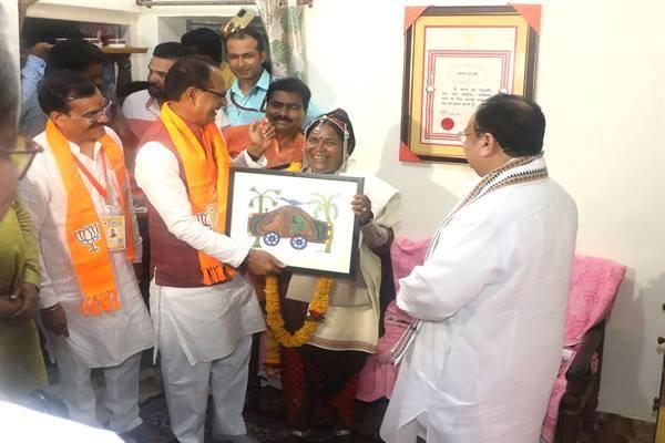 CM Shri Chouhan and BJP President Shri Nadda meet Padma Shri Sushri Bhuri Bai