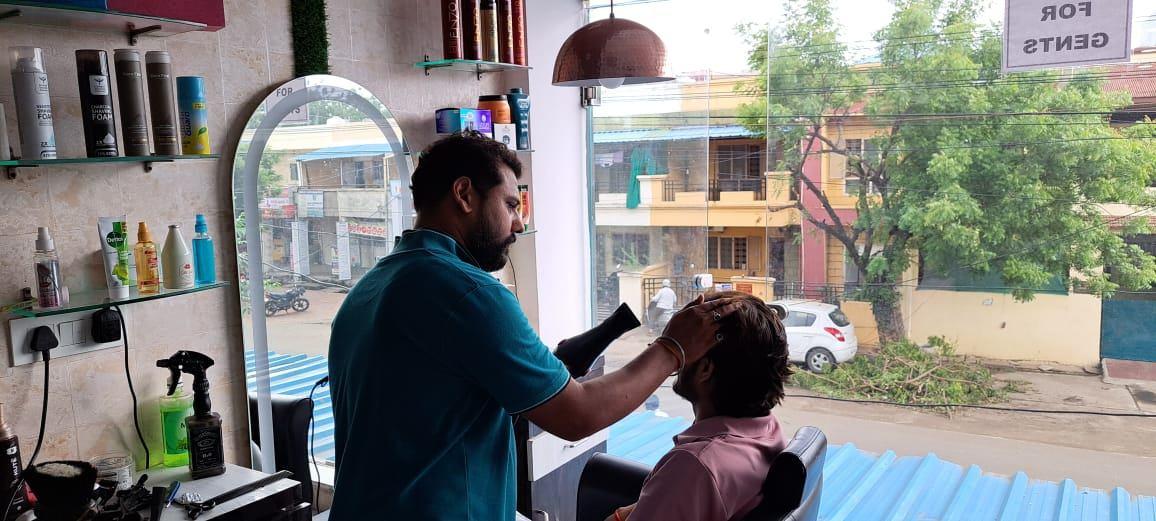 Salons/ Spas; Exp: More than 5 year