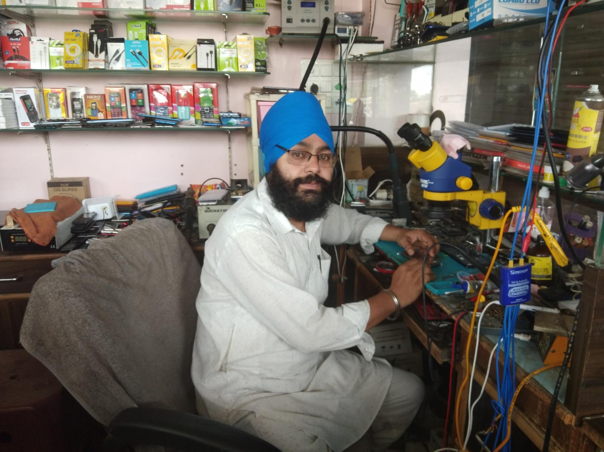 Mobile/ Computer/ Electronics repair; Exp: More than 10 year