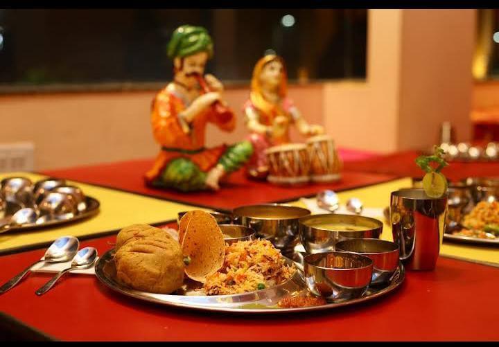 NAVRATNA  : BEST RAJASTHANI / THALI / PARATHA BHOPAL / DAAL BAAFLA