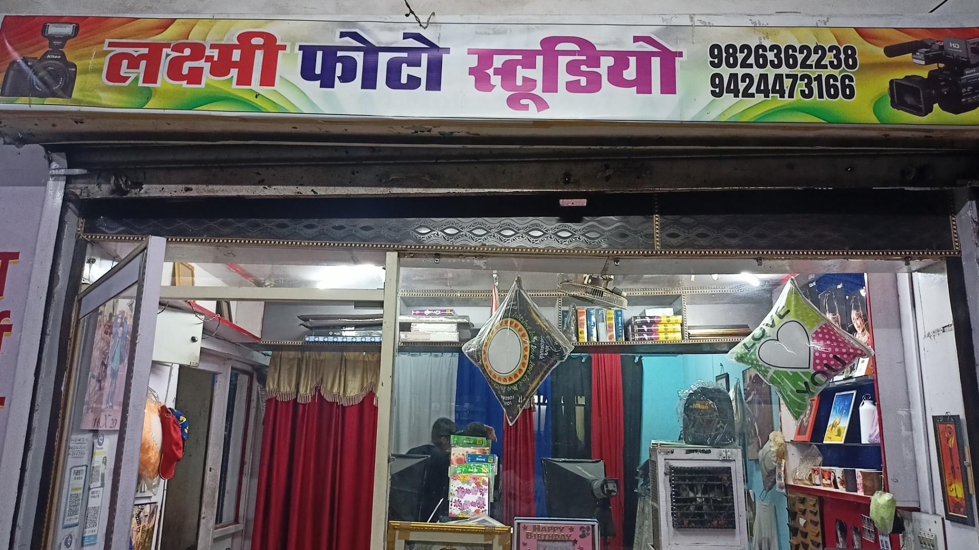 Photo Booth / Photographer; Exp: More than 15 year