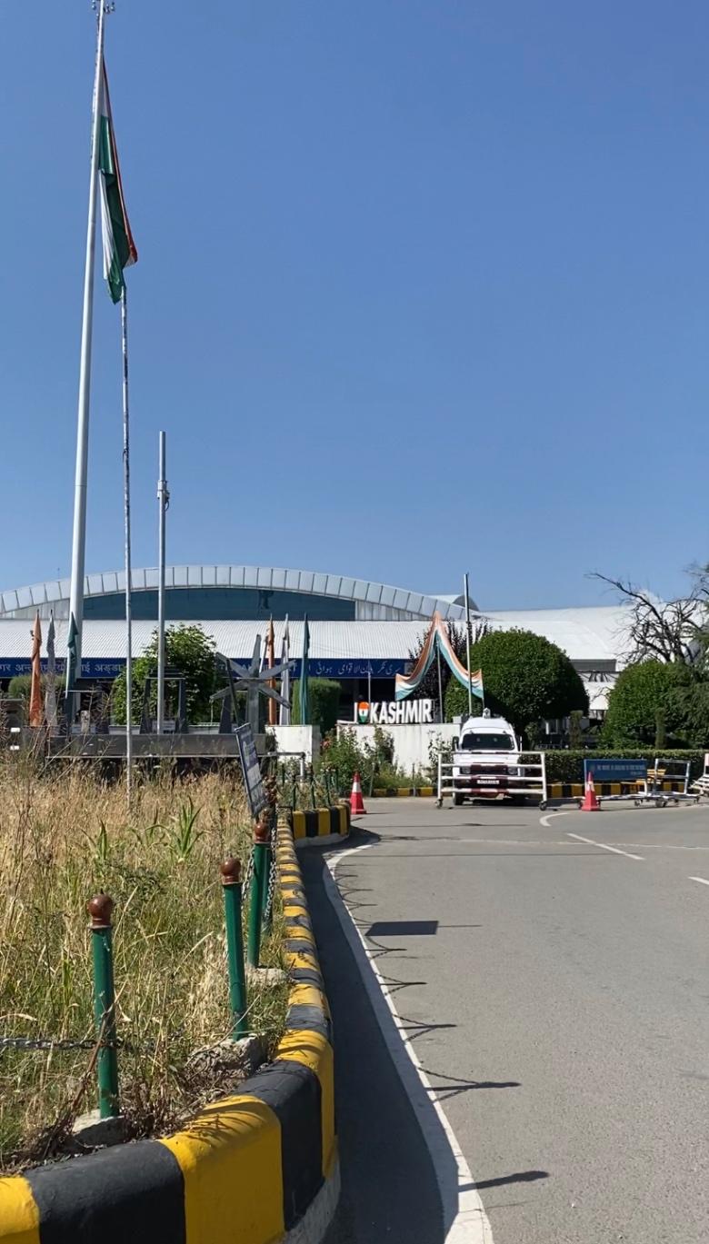 Srinagar Airport Taxi Services 