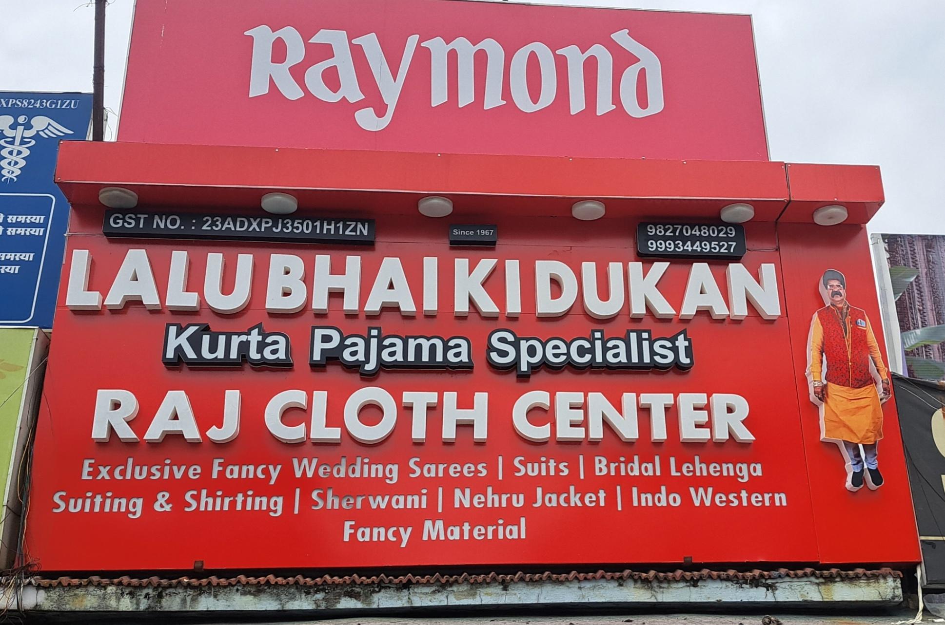 Sari, Salwar Kurta, Ghagra Choli, Dress sets, Other traditional costume on sale