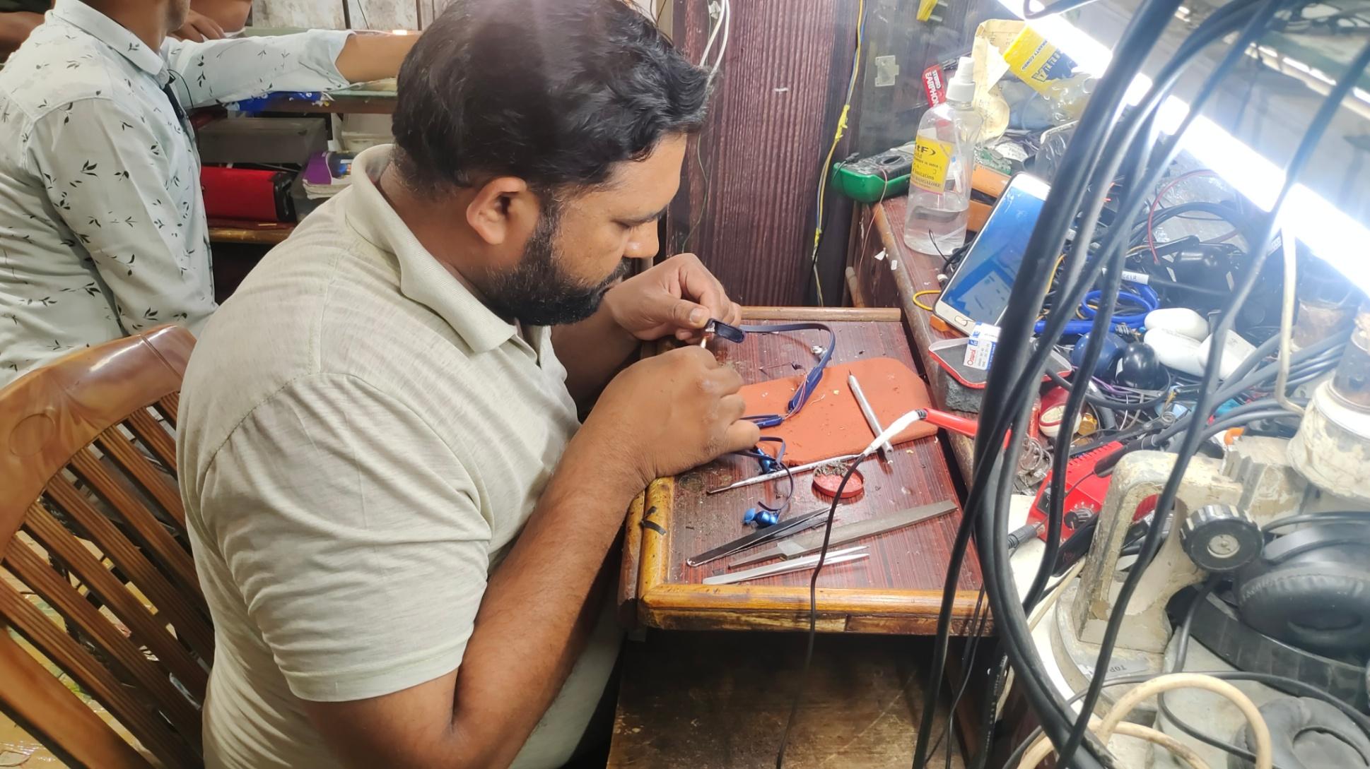 Camera Repair, Mobile/ Computer/ Electronics repair; Exp: More than 15 year