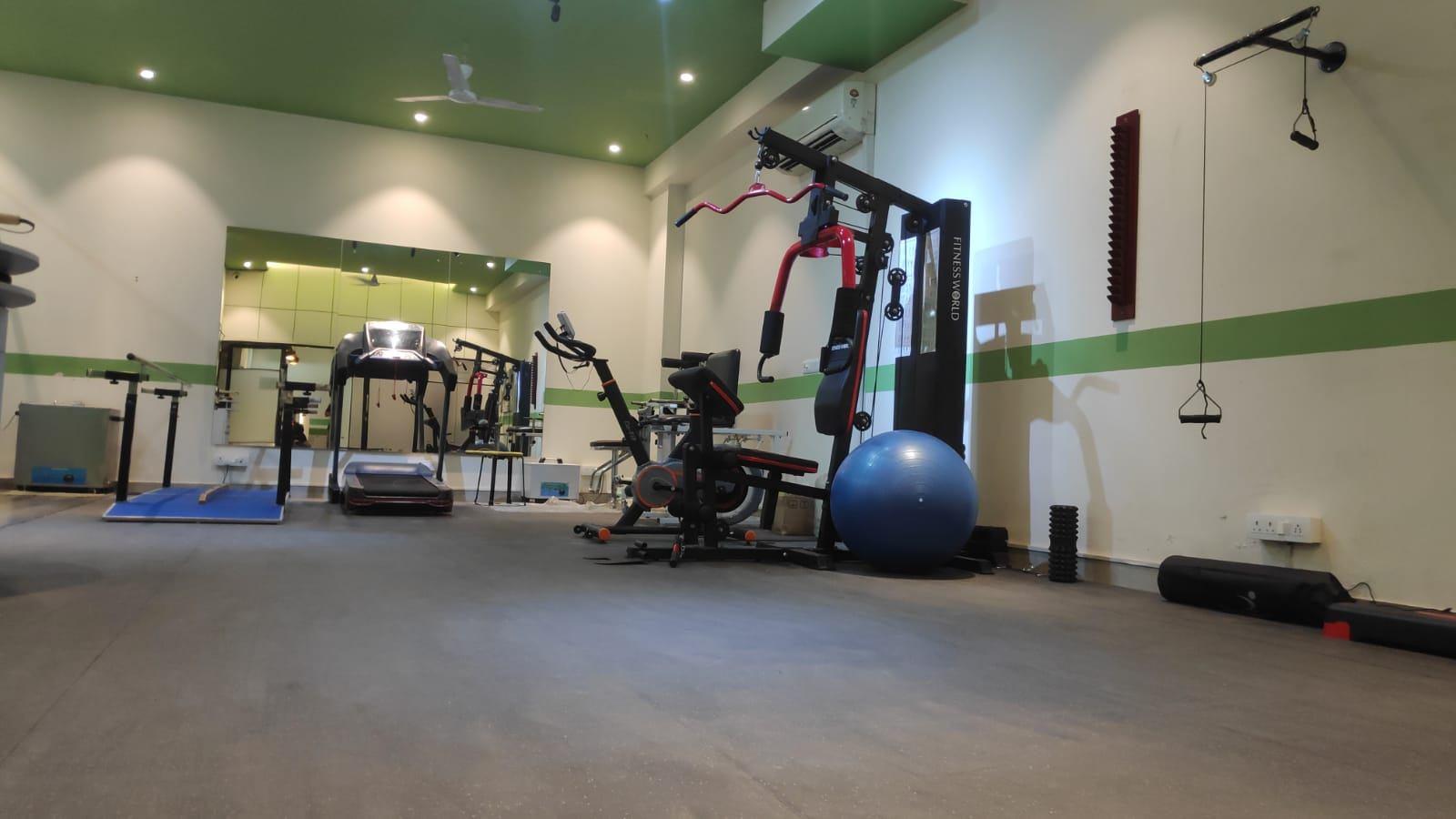 Physiotherapist/ Chiropractor; Exp: More than 10 year