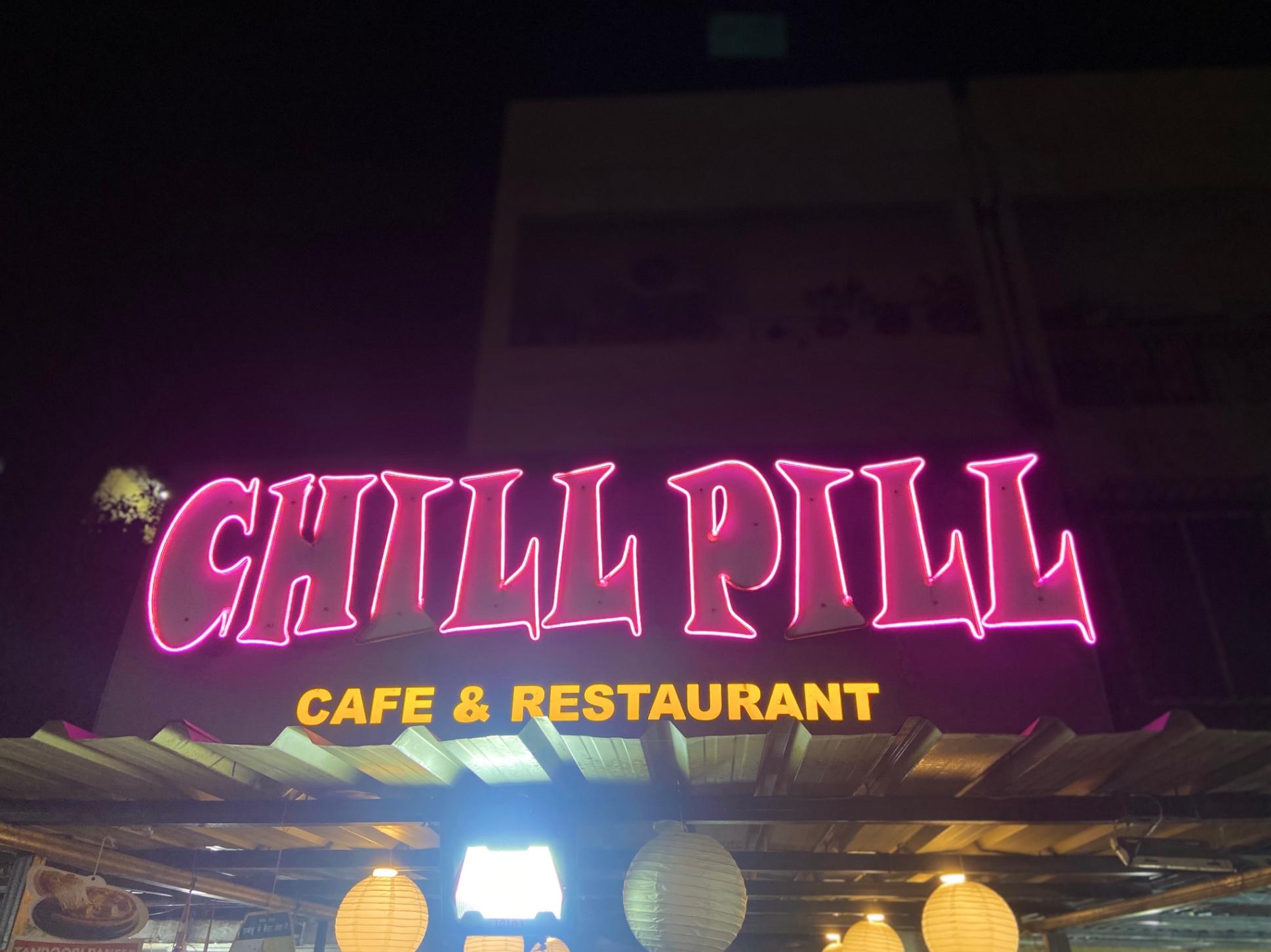 Vegetarian, Juices/ Soda, Momos, Sandwich, Tea/ Coffee