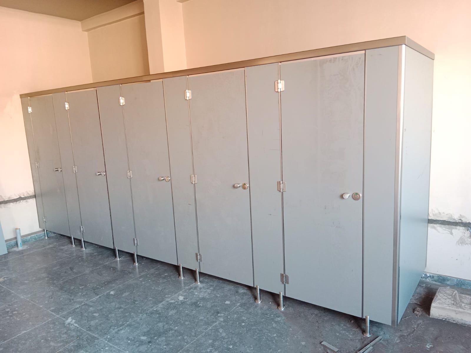 Toilet cubicle partitions 