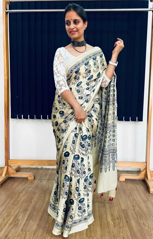 Sari, Women clothing on sale