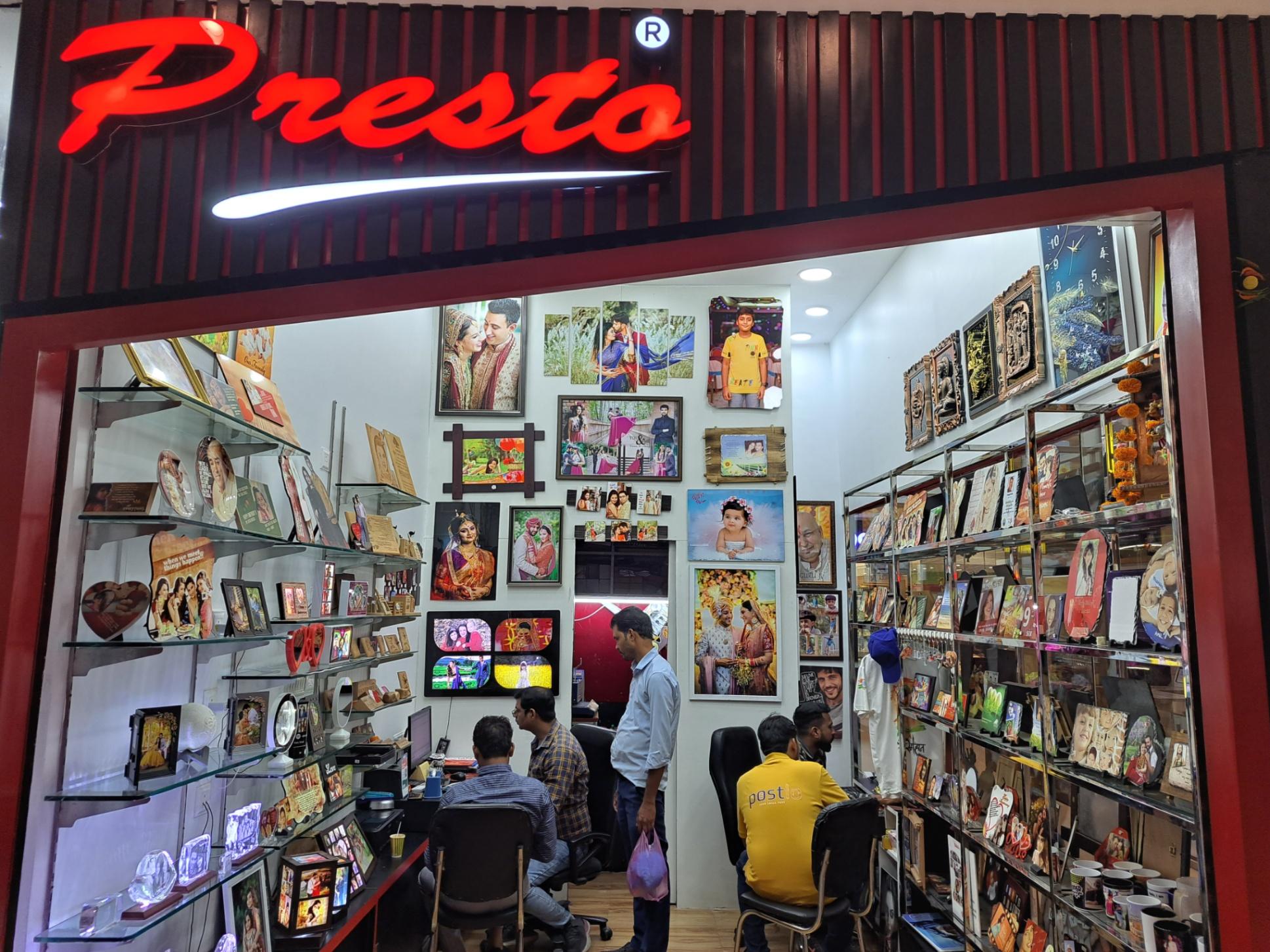 Photo Booth / Photographer; Exp: More than 10 year