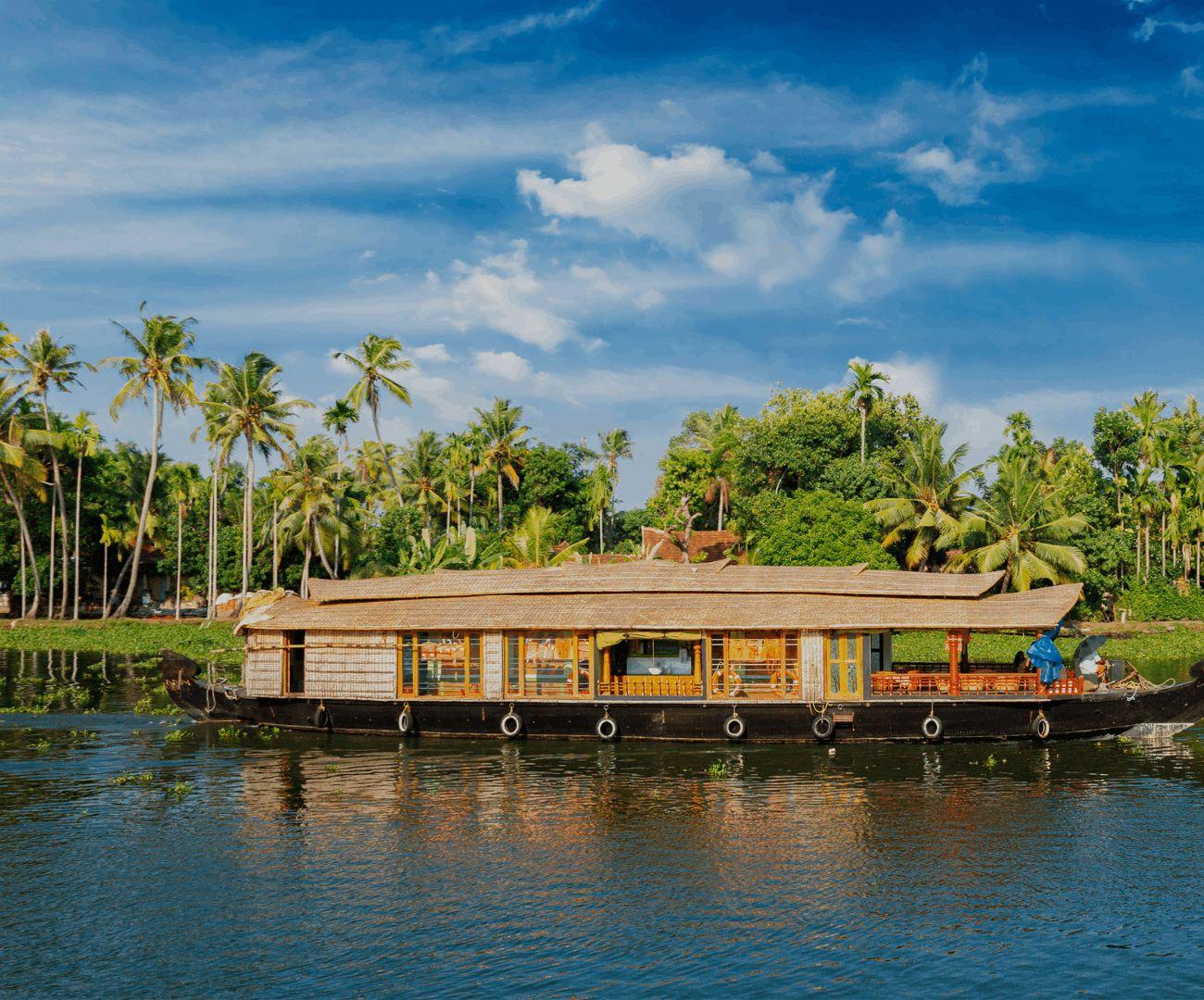 Travel agents; Exp: More than 5 year