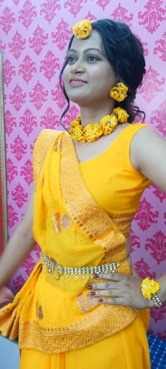 Ladies Beauty parlour and makeup professional service at discounted price