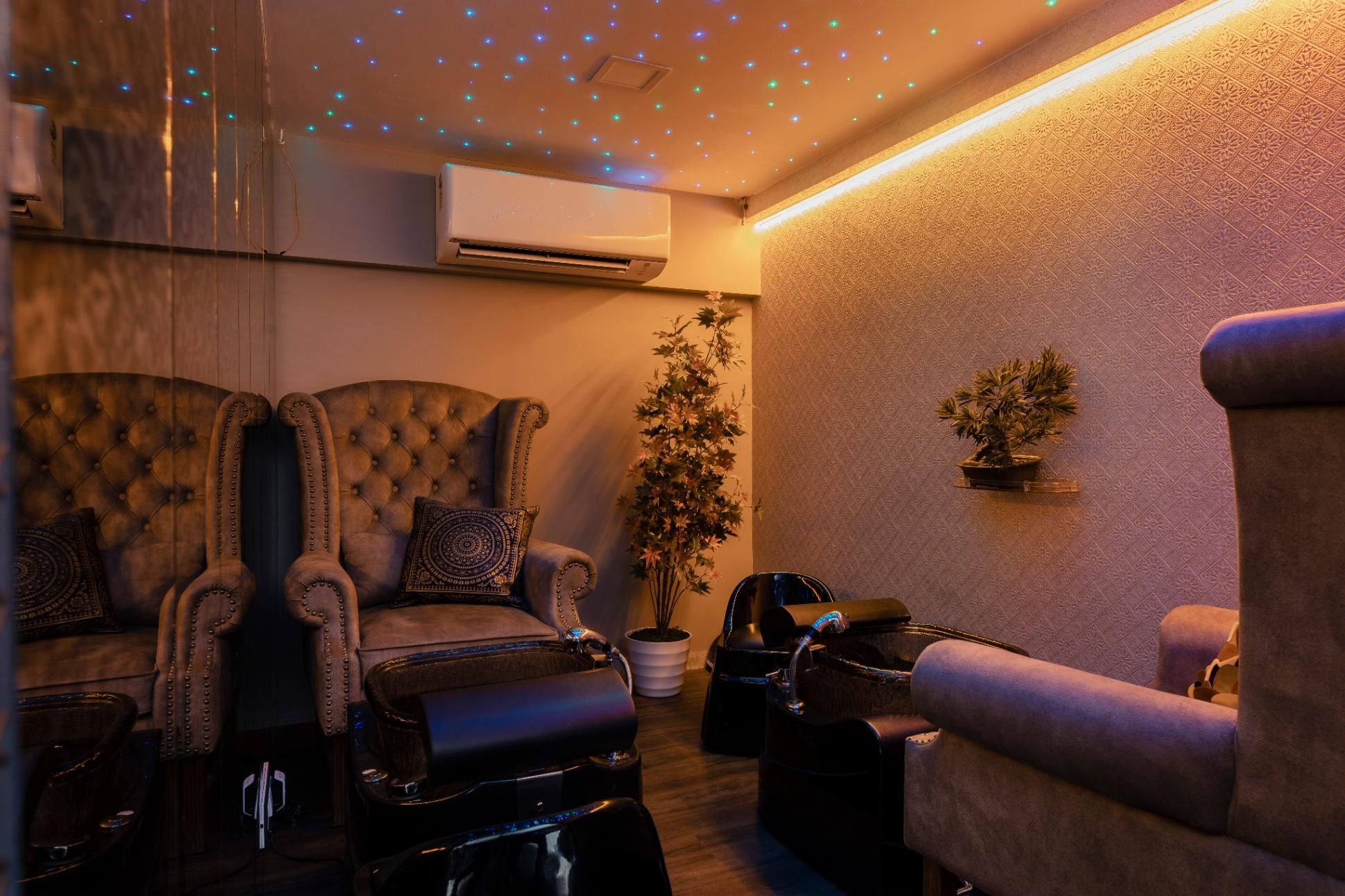 Salons/ Spas; Exp: 4 year