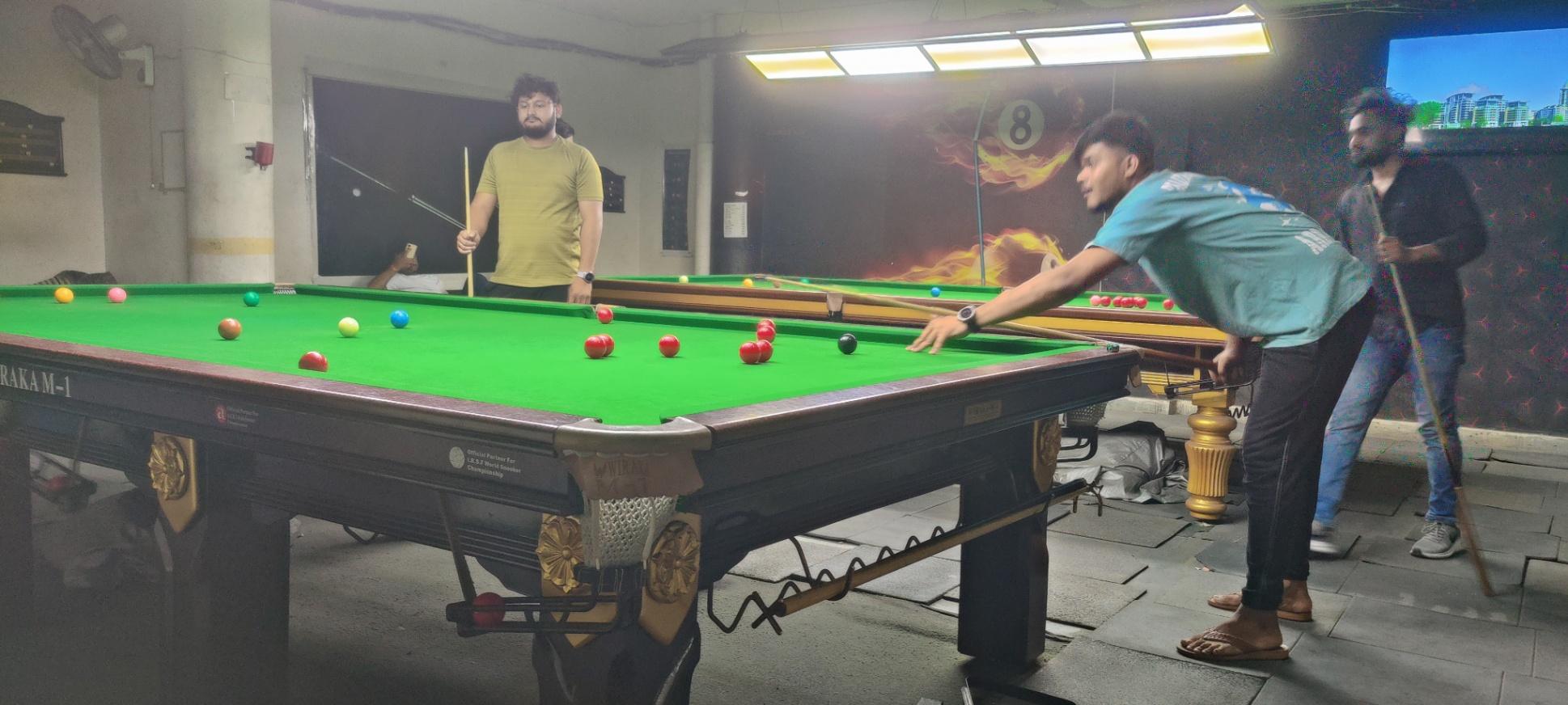 Practice time in FIREBALL THE SNOOKER CLUB