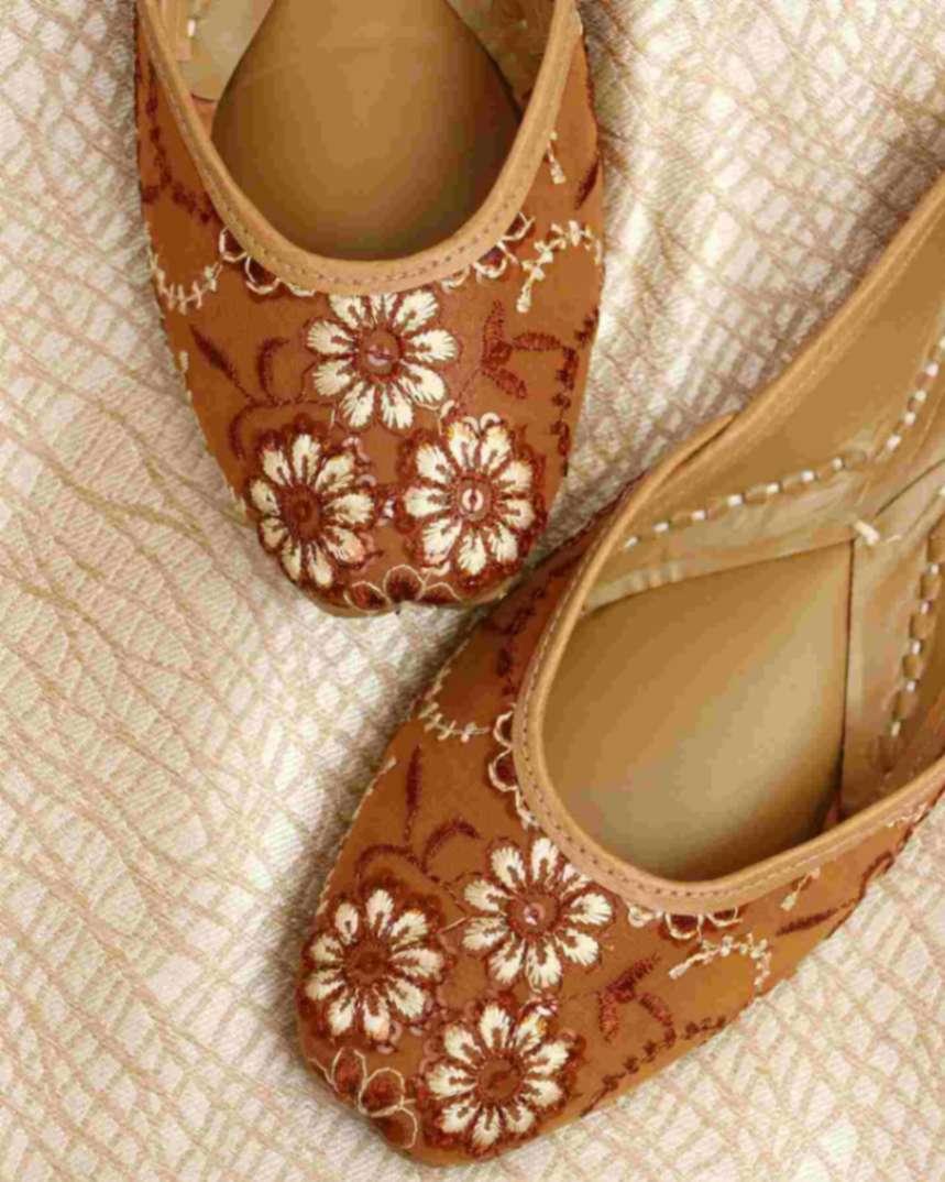 Buy Juttis Online: Discover Thread Stories Near You