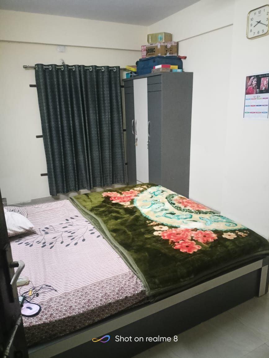 2 BHK Flat Available On Rent Close To Bengali Square.