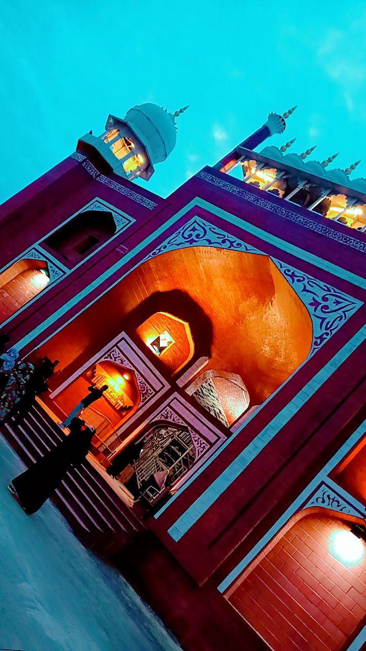 People mall a very happy 