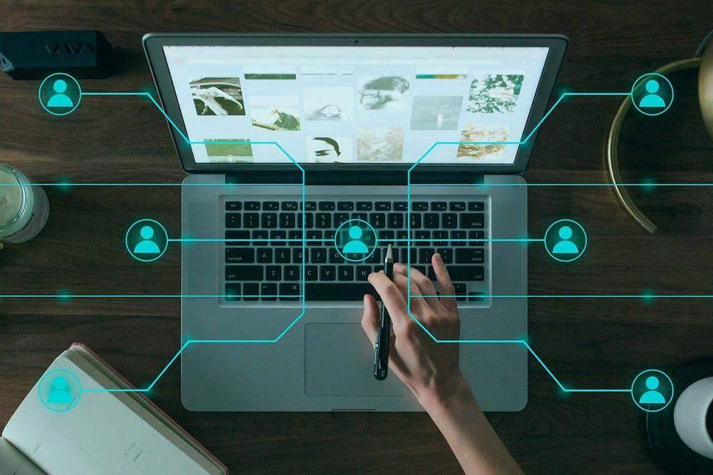 Revolutionizing IT: Cloud Computing Transforms Business 