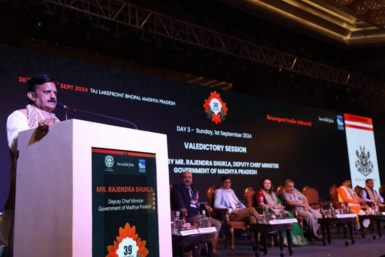 Iiato  sammelan main Shamil hue deputy CM Rajendra Shukla