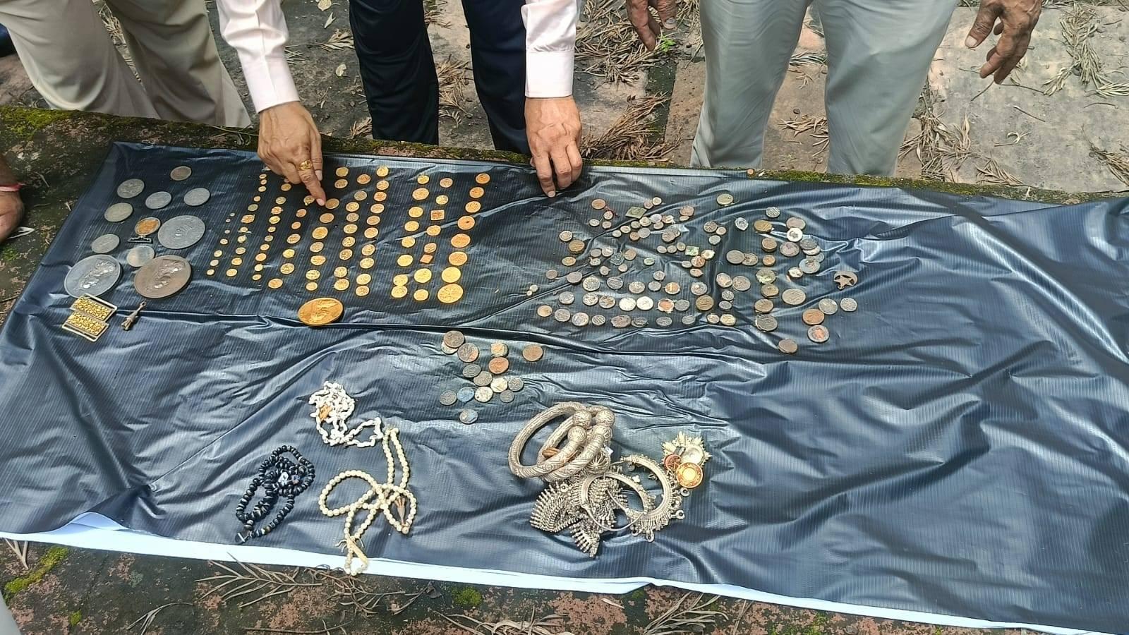 Karodon rupaye ke antic sikke aur jewellery baramad Bhopal 