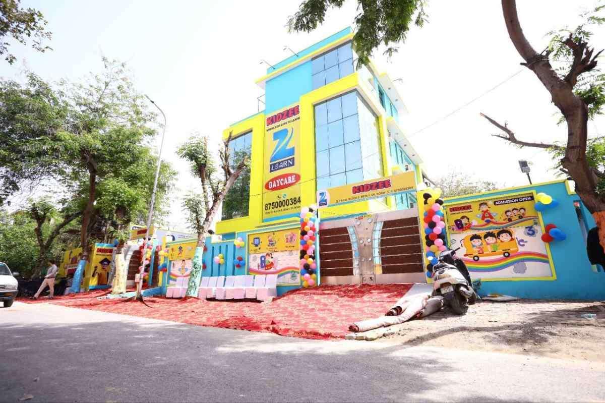 Day care in Greater Noida - kidzeebeta1  (Call now: 87500 00384)
