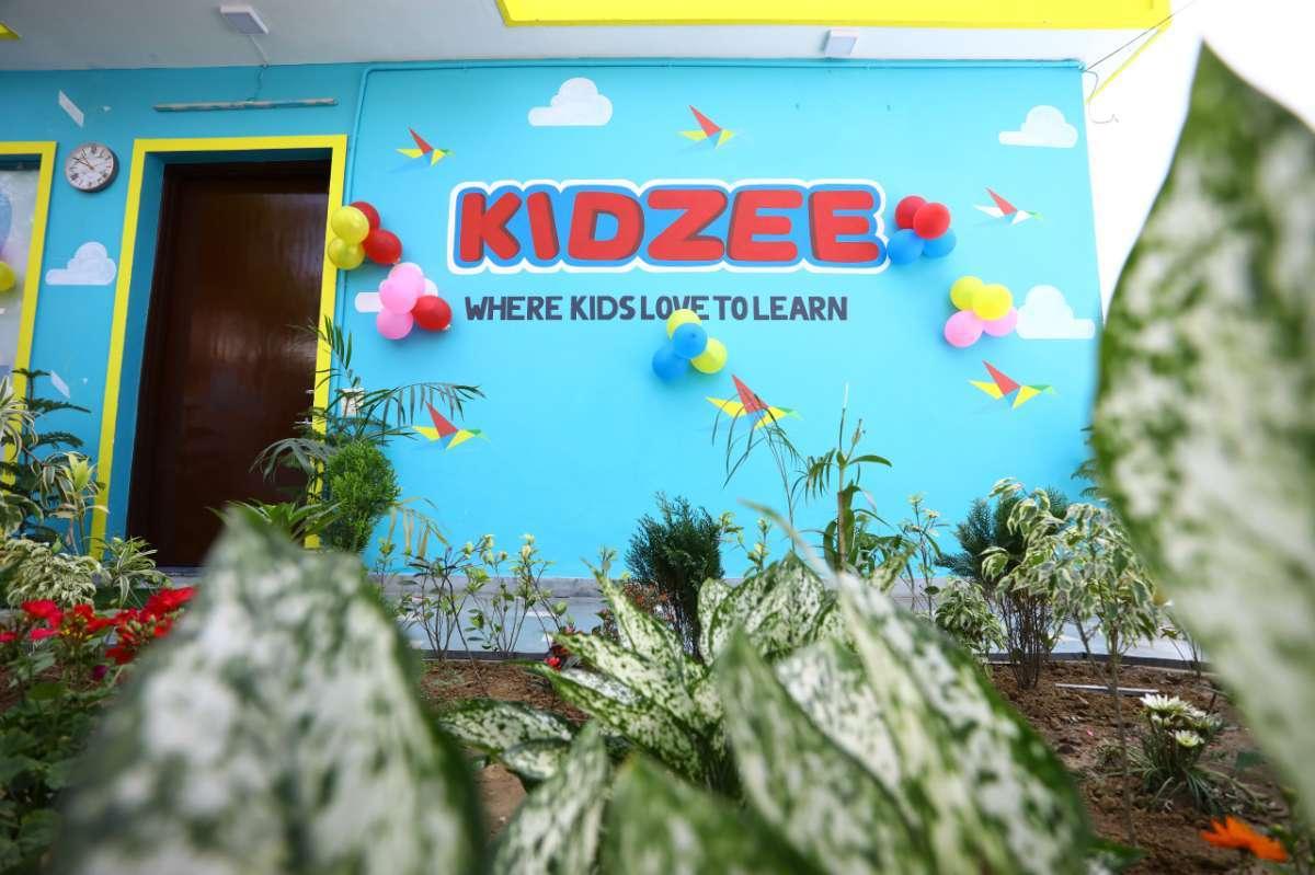 Day care in Greater Noida - kidzeebeta1  (Call now: 87500 00384)