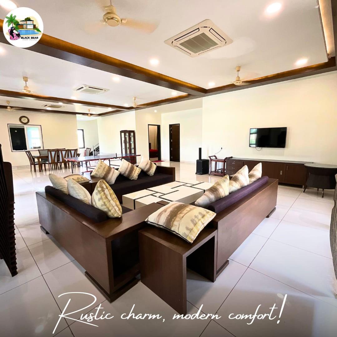 Black Bear Farmhouse - Destination Wedding, Private Villa, Farm stay