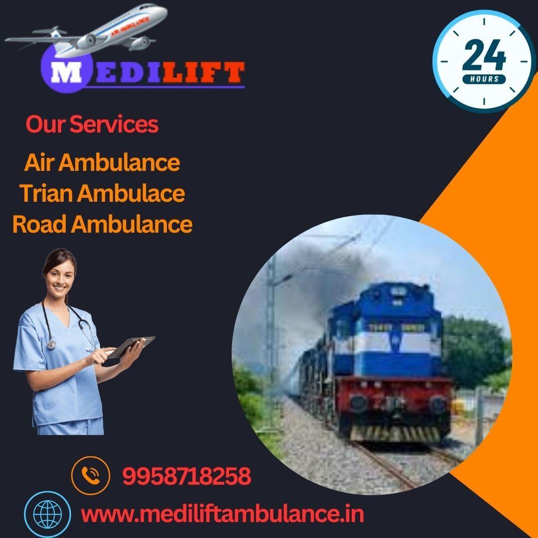  Avail the Medilift Train Ambulance in Patna, which has medical staff on board