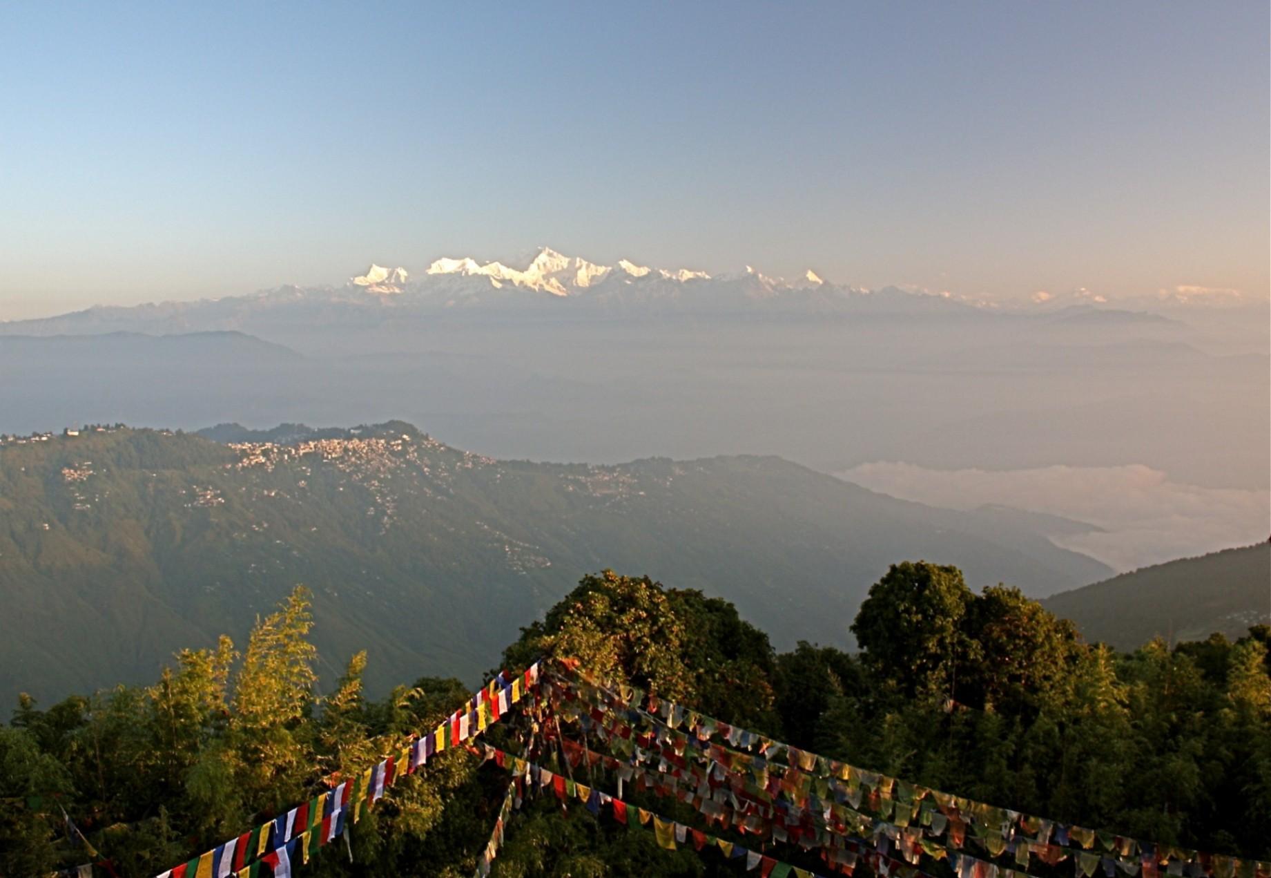 Explore the Best Places to Visit in Darjeeling!