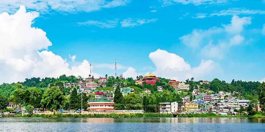 Explore Darjeeling with Ideal Temperatures Year-Round!