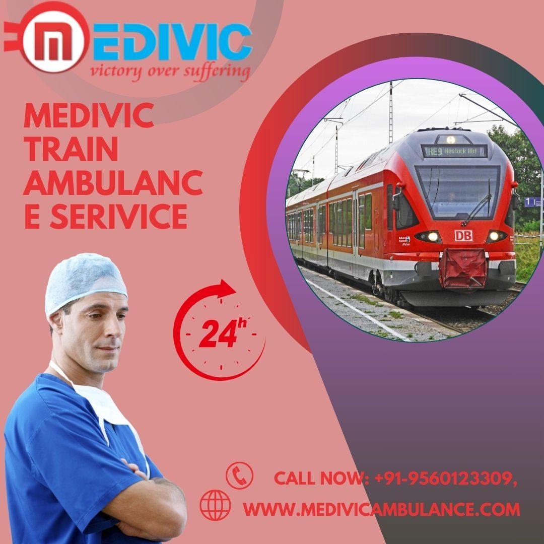 Medivic Aviation Train Ambulance is Patients in Mumbai