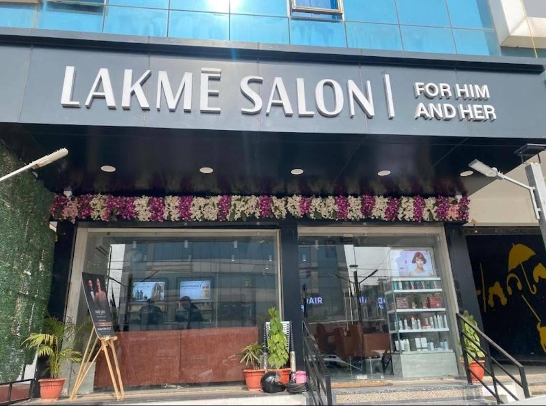 This is a unisex salon for male and female both