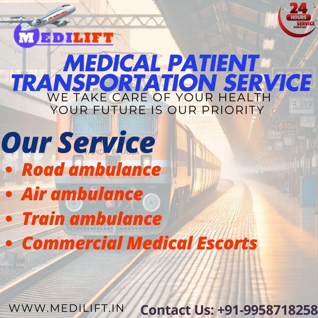 Medilift Train Ambulance in Mumbai operates with the proper certified staff